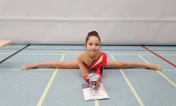 Десятилетняя Бермет Чороева выступает на чемпионате Германии по гимнастике