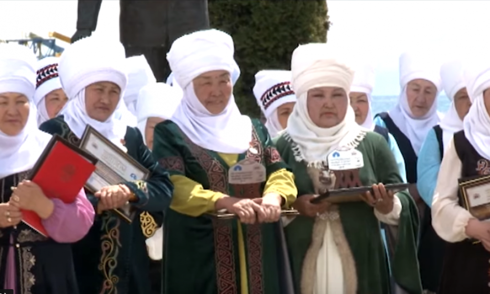 Анонс: "Шайыр апалар" телефестивалынын гала-концерти