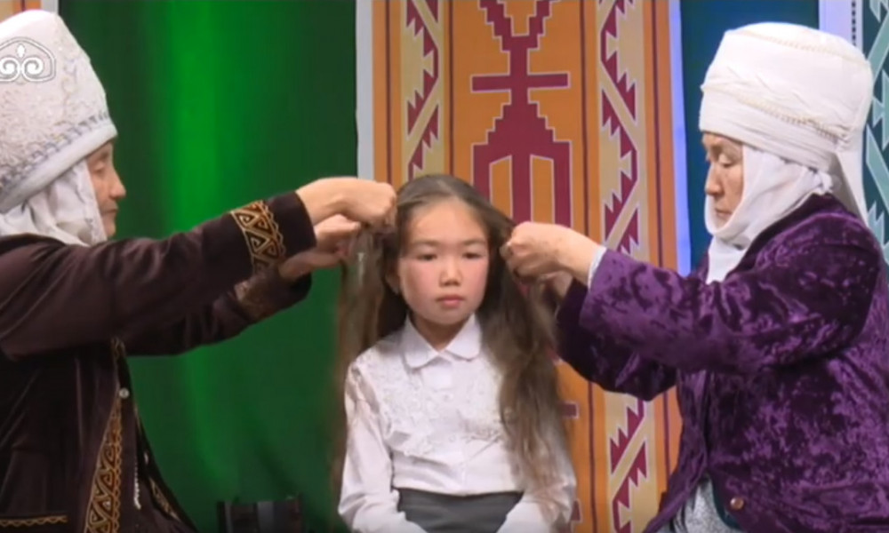 Кыргыз Таануу / Чач өрүү жөрөлгөсү / 2019