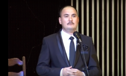 Поэзия мүнөттөрү: Жеңишбек Жумакадырдын ырлары (аудио)