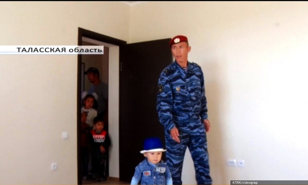 В Таласе защитники правопорядка получили собственное жильё