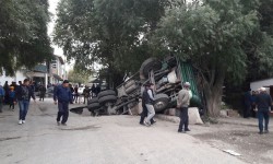 В Баткене провалился грузовик с углем 