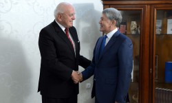 А.Атамбаев принял посла Германии по случаю завершения его дипмиссии в стране