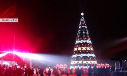 В Бишкеке зажглась главная елка страны