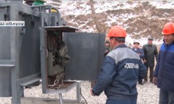 Ынтымак айылына жер которгондор  үзгүлтүксүз электр жарыгы менен камсыз болот