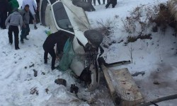 При спуске с Чункурчака автомашина упала с моста