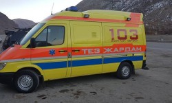 Меценат подарил Иссык-кульской больнице реанимобиль