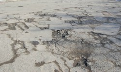 Жители Бишкеке жалуются на плачевное состояние дорог