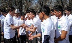 Сапар Исаков  Ош шаарындагы "Таза Жашоо" акциясына катышты