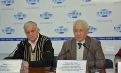 Правозащитник Турсунбек Акун осудил ракетные удары по Сирии