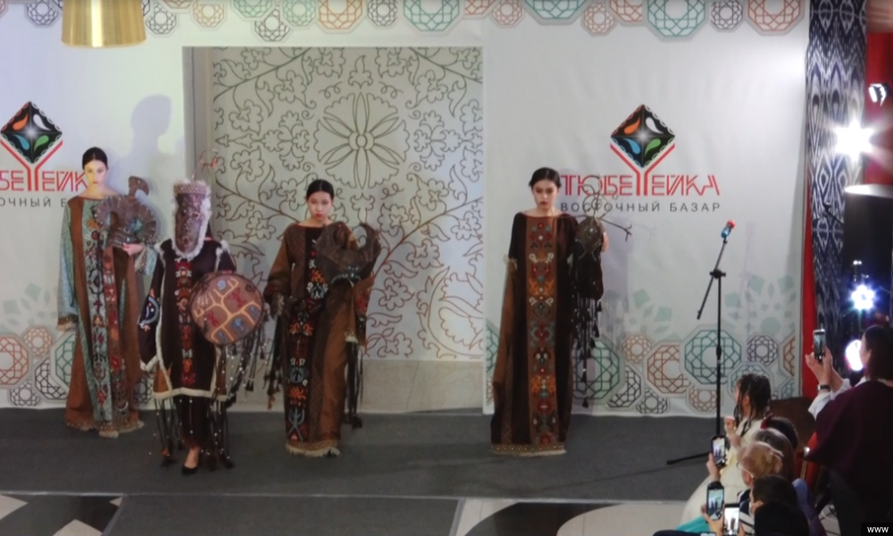 Конокто BURANA FASHION WEEK мода жумалыгынын уюштуруучусу Назира Бегим жана дизайнер Миррахим Опош