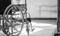 С 1 июля в Кыргызстане планируют повысить пособия инвалидам с детства