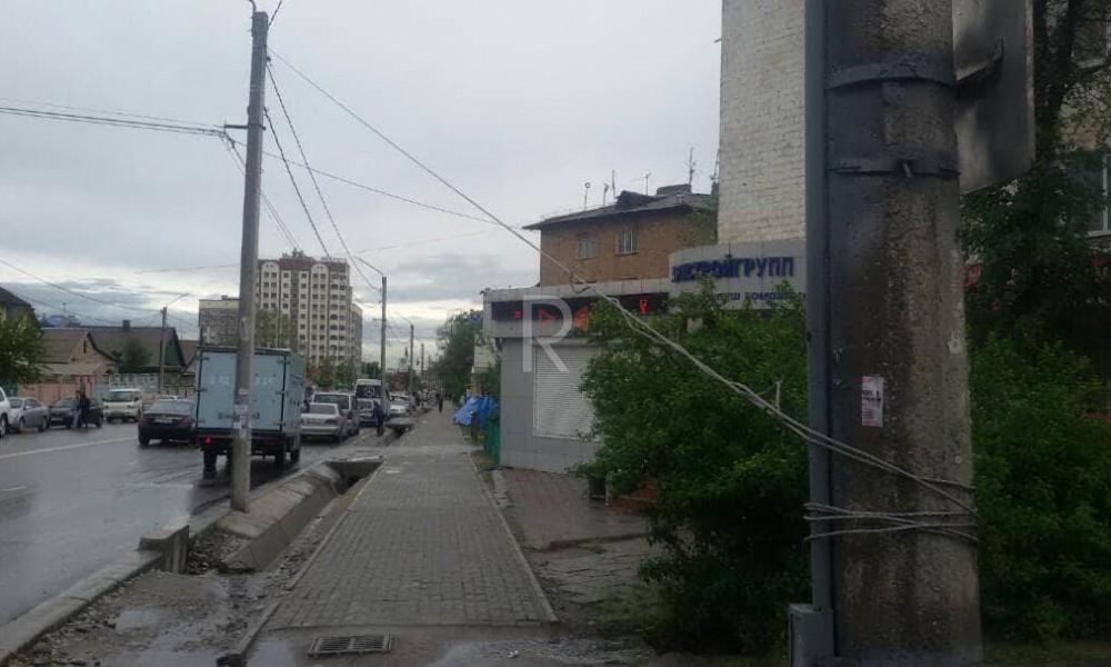 Элдик репортер: Электр түркүгүнө байланган зым