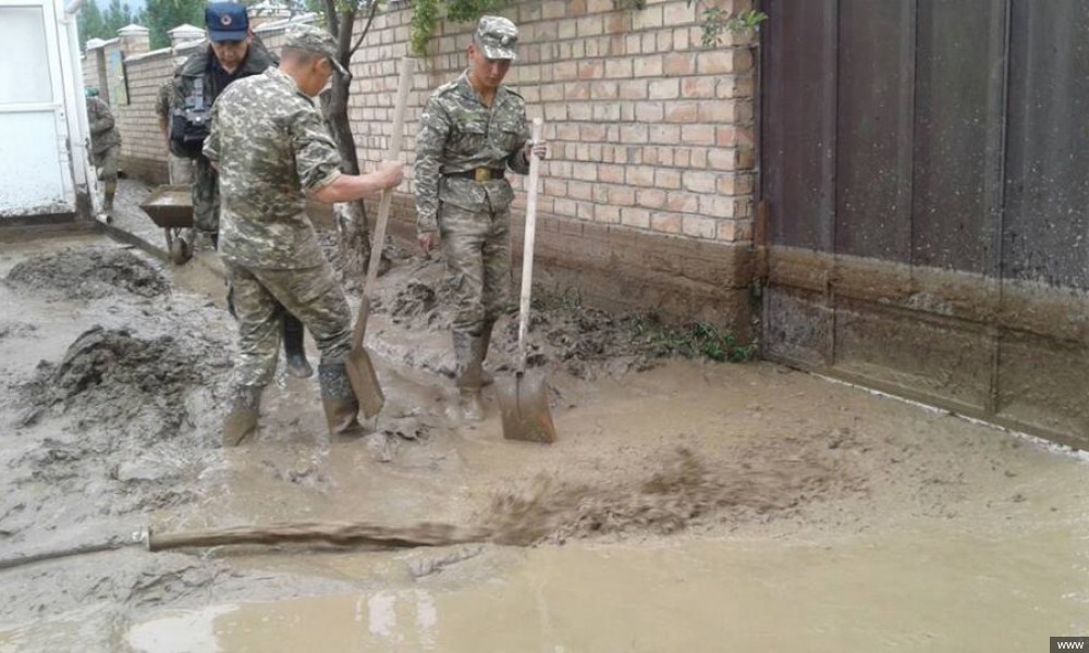 В Баткенской области из-за сильных ливневых дождей повреждены два жилых дома