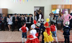 Президент посетил специализированный Центр реабилитации детей и семьи