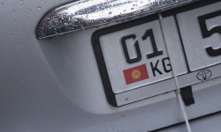 В Кыргызстане введен образец новых автомобильных номеров для иностранцев