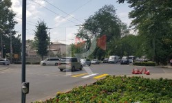 Элдик репортер: пешеходную зебру покрасили в час-пик и она стерлась в тот же день