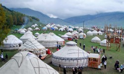 Көчмөндөр оюндарына карата Кырчын жайлоосуна миң боз үй тигилет