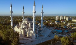  Бишкек шаарында жаңы салынган Борбордук мечиттин ачылышы болду