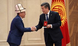 Президент Сооронбай Жээнбеков вручил государственные награды 