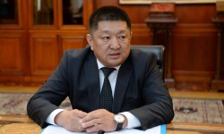 Сооронбай Жээнбеков принял министра здравоохранения страны Космосбека Чолпонбаева