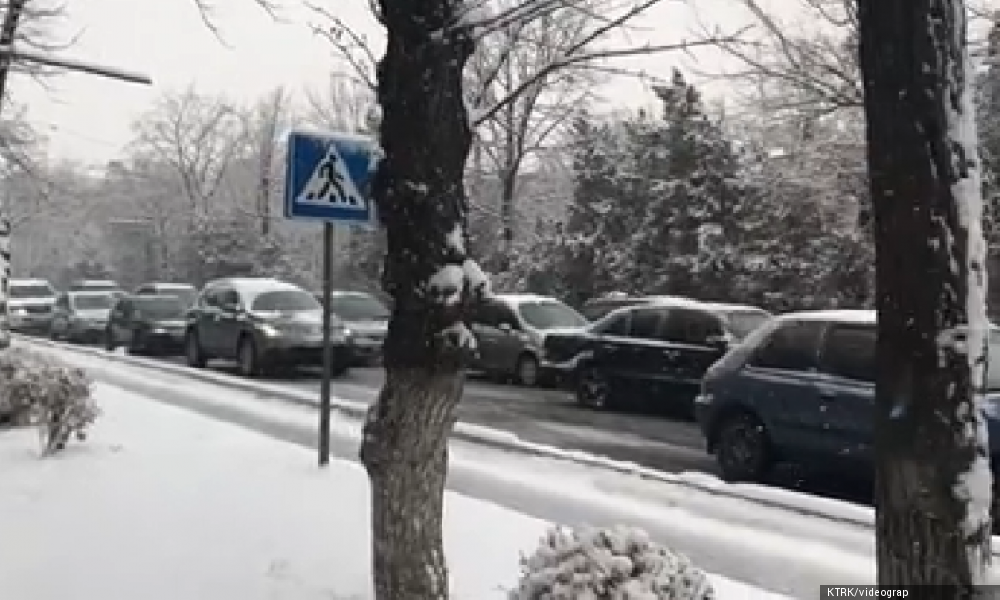Кышка даярдыгы жок айдоочулар кыймылды жайлатып, жол тыгындарын жаратууда