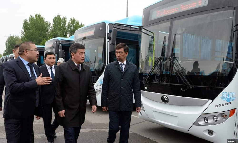 В Бишкек доставили 60 автобусов из Китая, работающих на газе.