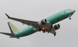 "Боинг-737" скатился в реку во Флориде 