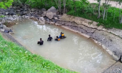 Водолазы МЧС КР определяют пригодные для купания водоёмы