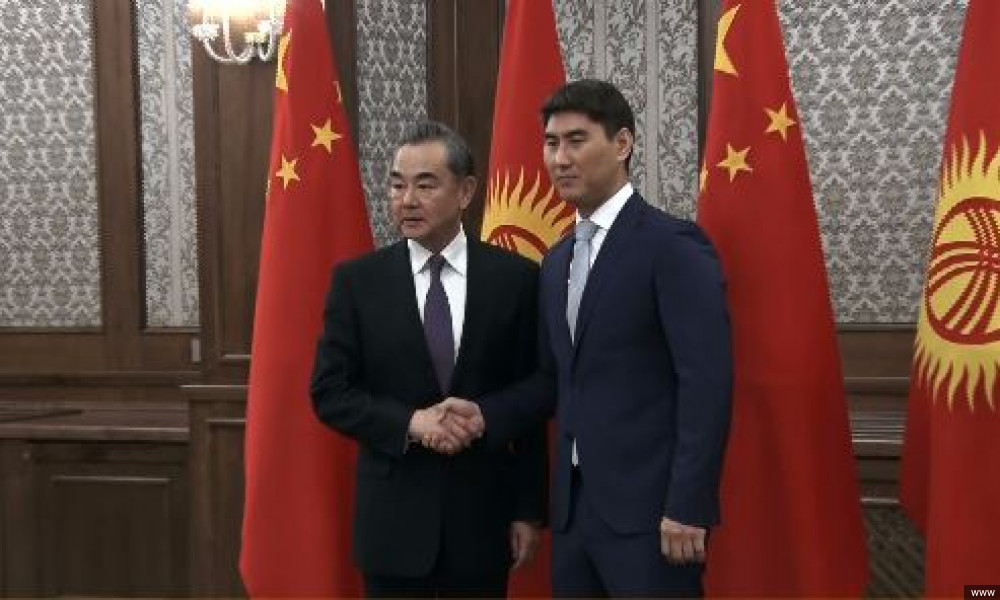 Главы МИД Кыргызстана и Китая подписали программу сотрудничества