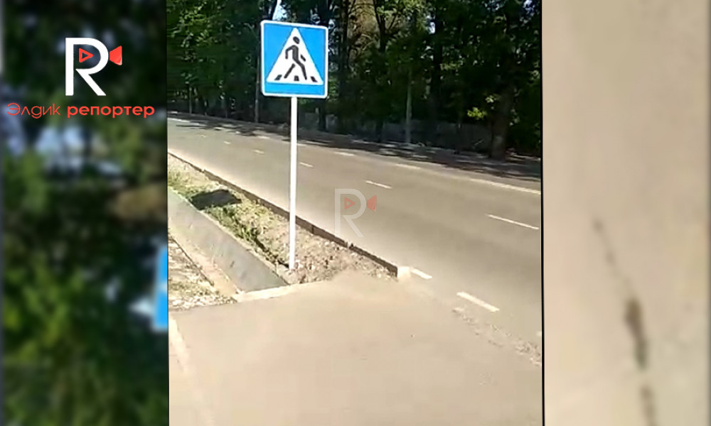 Жол белгилери бар, бирок жол чийимдери жок Баялинов көчөсү