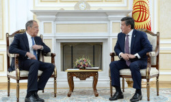 Сооронбай Жээнбеков принял министра иностранных дел РФ Сергея Лаврова
