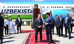 Өзбекстандын Президенти Шавкат Мирзиёев Кыргызстанга келди