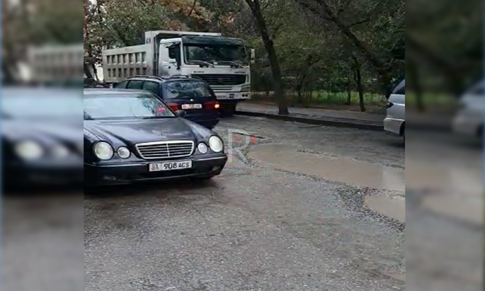 Чокморов көчөсүнүн оюлган жолдору оңдоого муктаж