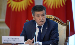 С Международным днем пожилых людей поздравил Президент Сооронбай Жээнбеков
