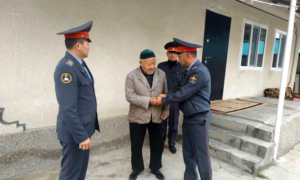 Кара-Буура: ИИМ ардагерлерине белек беришти