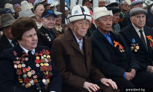 Кыргызстан  Улуу Жеңиштин 71 жылдыгын белгиледи (жаңыланды)