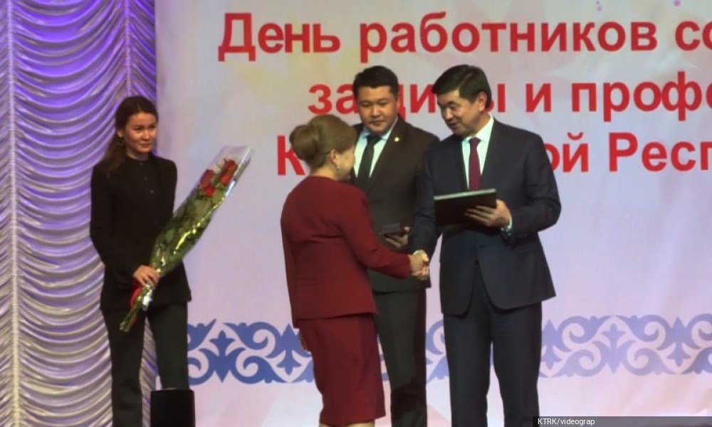 Социалдык коргоо жана профсоюз кызматкерлеринин күнүнө карата майрамдык салтанат өттү 