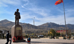 В Нарыне отметили 100-летие видного государственного деятеля Турдакуна Усубалиева
