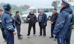 В Чуйской области инспекторы ОБДД проводят осмотр техсостояния маршруток