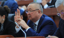 В труднодоступных селах тяжело получать пенсию банковской картой, - депутат