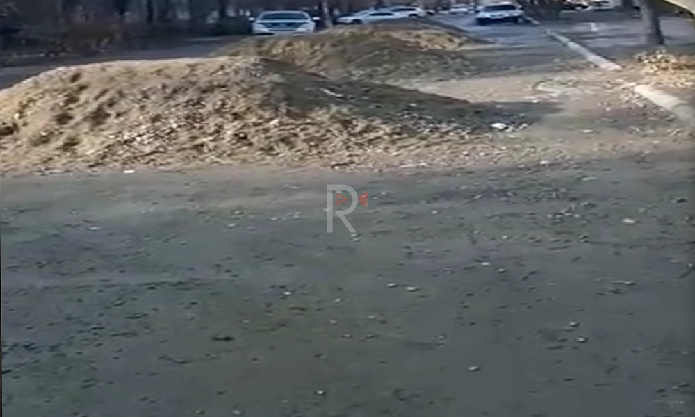  Турусбеков көчөсүндөгү 1 жылдан бери оңдолбой турган жол