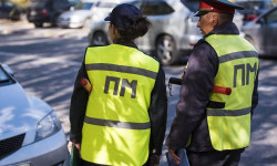 В новой патрульной службе милиции работают 14 женщин