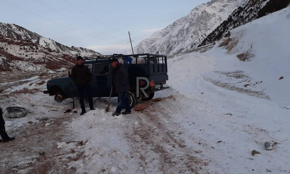 Буйга айылы: кардан тазаланбаган жол, түйшүк тарткан эл