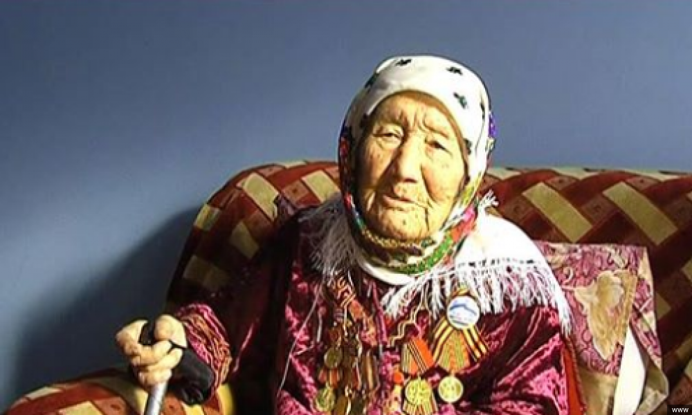 Токтогон Алтыбасаровой установят памятник в Санкт-Петербурге