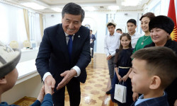 Президент встретился с детьми, потерявшими своих родных в трагедии в селе Дача-Су