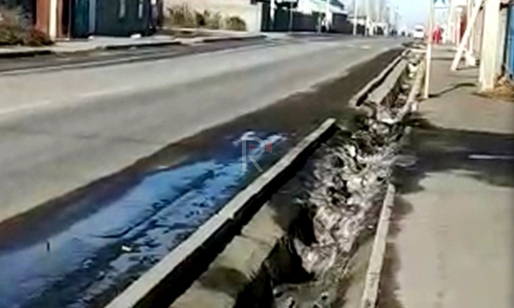 Ак-Бата жаңы конушунда жол белгилер жок, арыктар таштандыга толгон