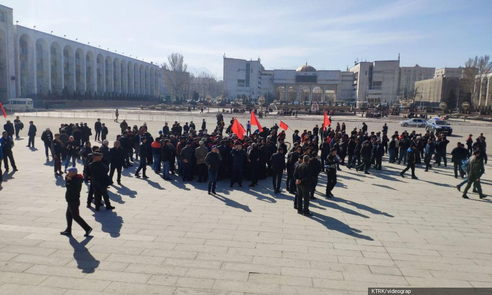 В Бишкеке проходит митинг сторонников Садыра Жапарова