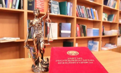 Президент поздравил работников судебной системы 