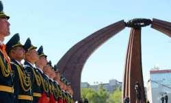 В Бишкеке на площади Победы прошел митинг-реквием